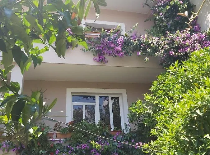 Flowers Guesthouse
