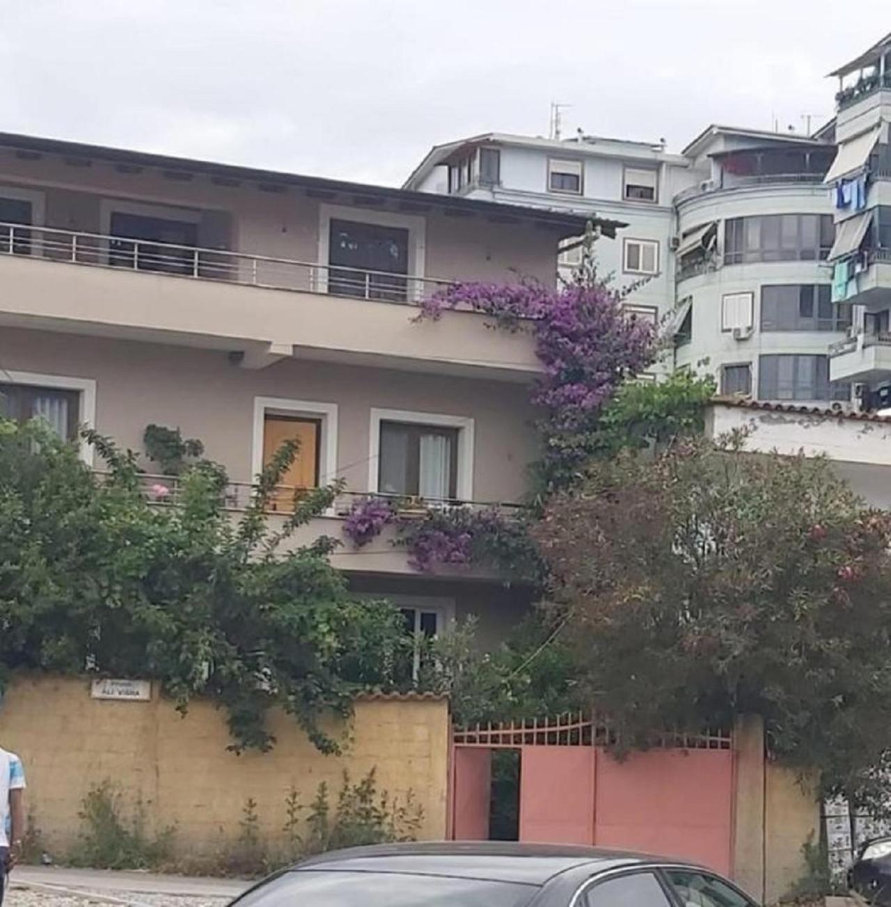 Flowers Apartamento Tirana